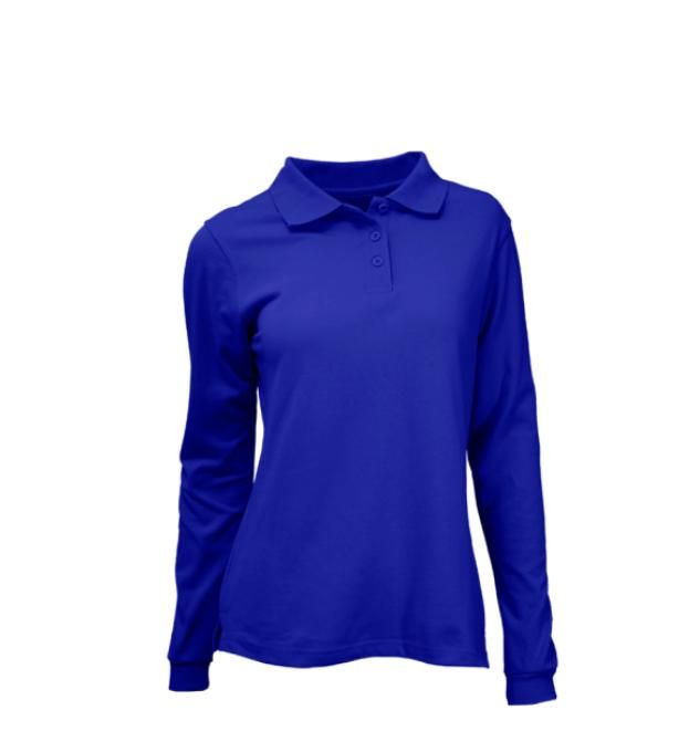 Un polo azul de manga larga sobre fondo blanco.