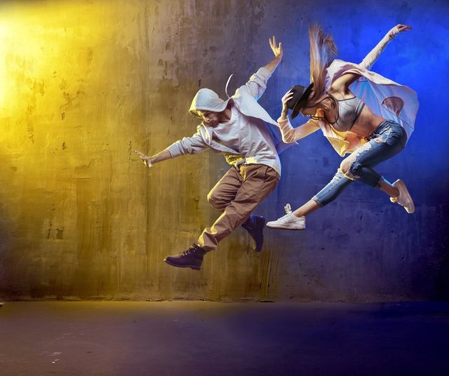 Due ballerini di danza moderna