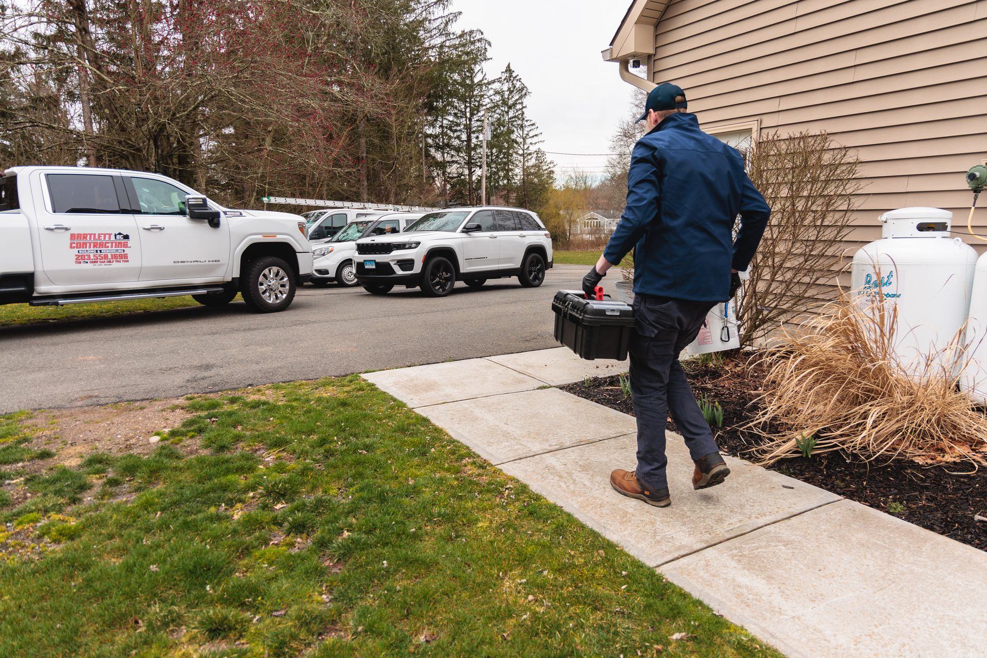 How to Handle Wildlife Encounters Around Your Home