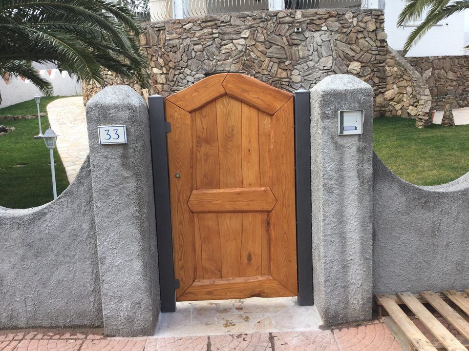 cancello in legno per casa privata