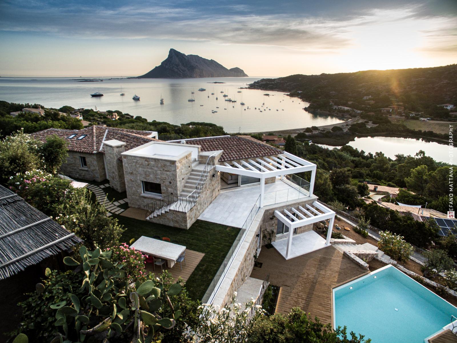 abitazioni con tettoie in legno