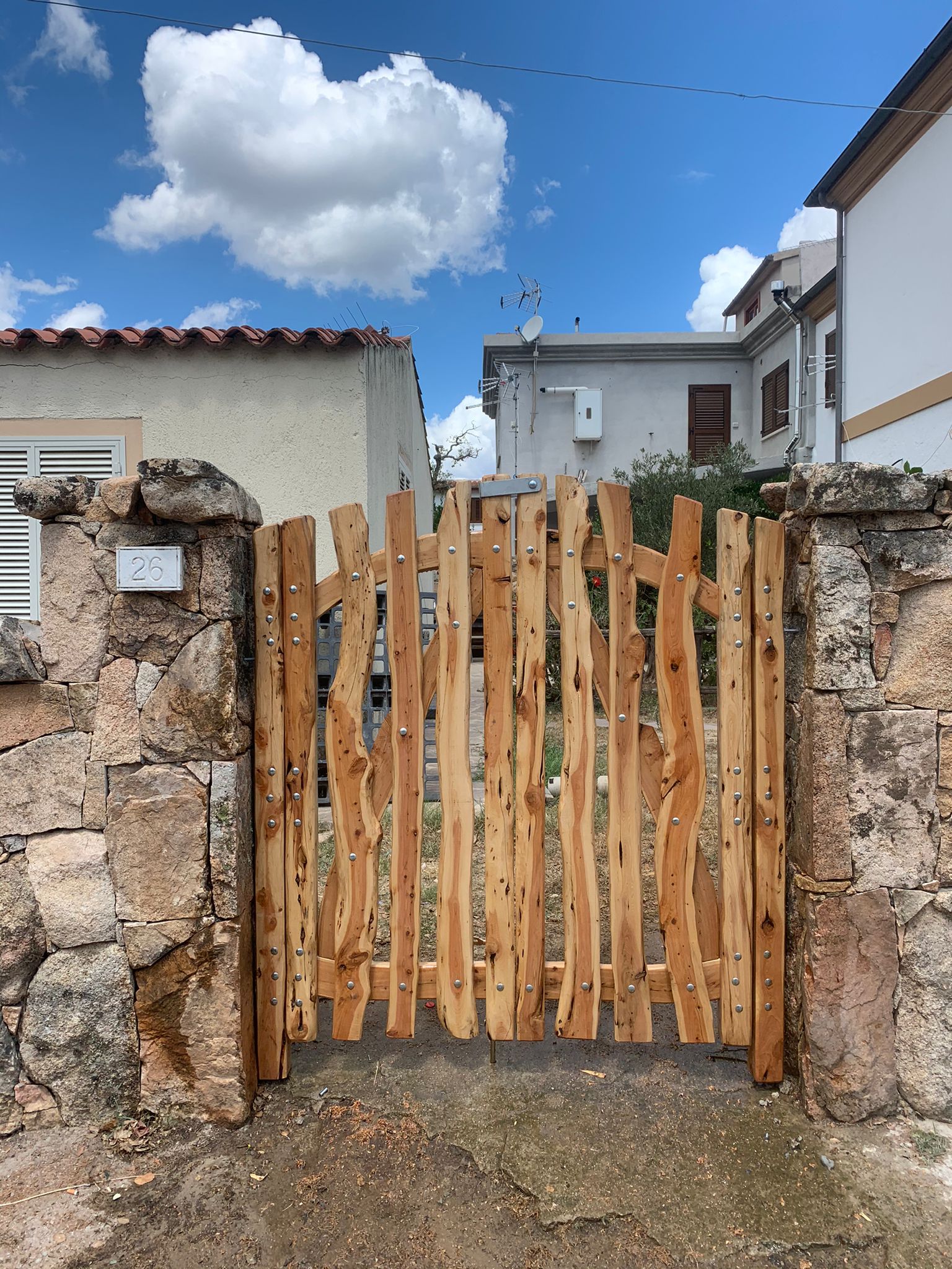 cancello in castagno