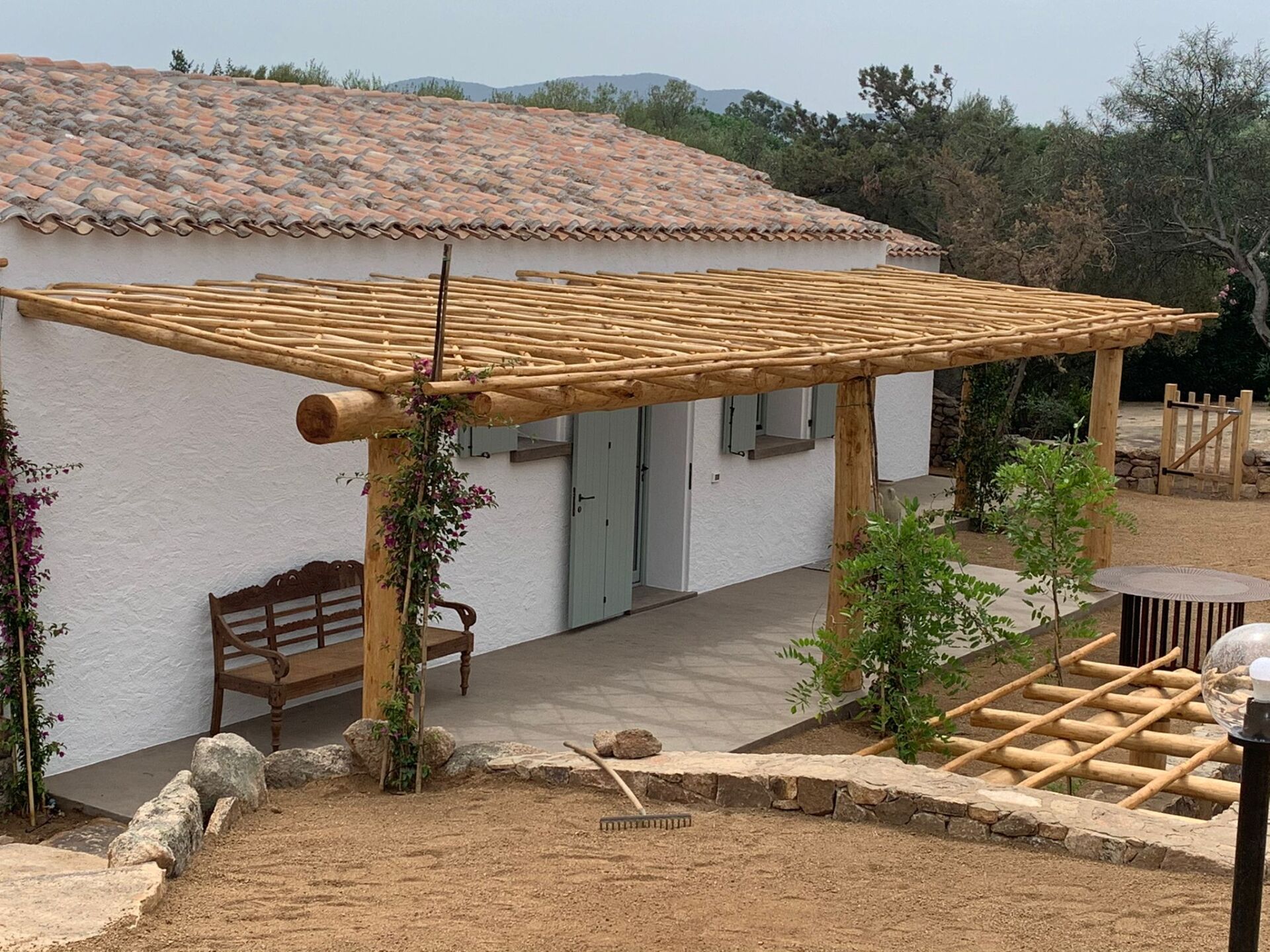 pergola in legno di castagno