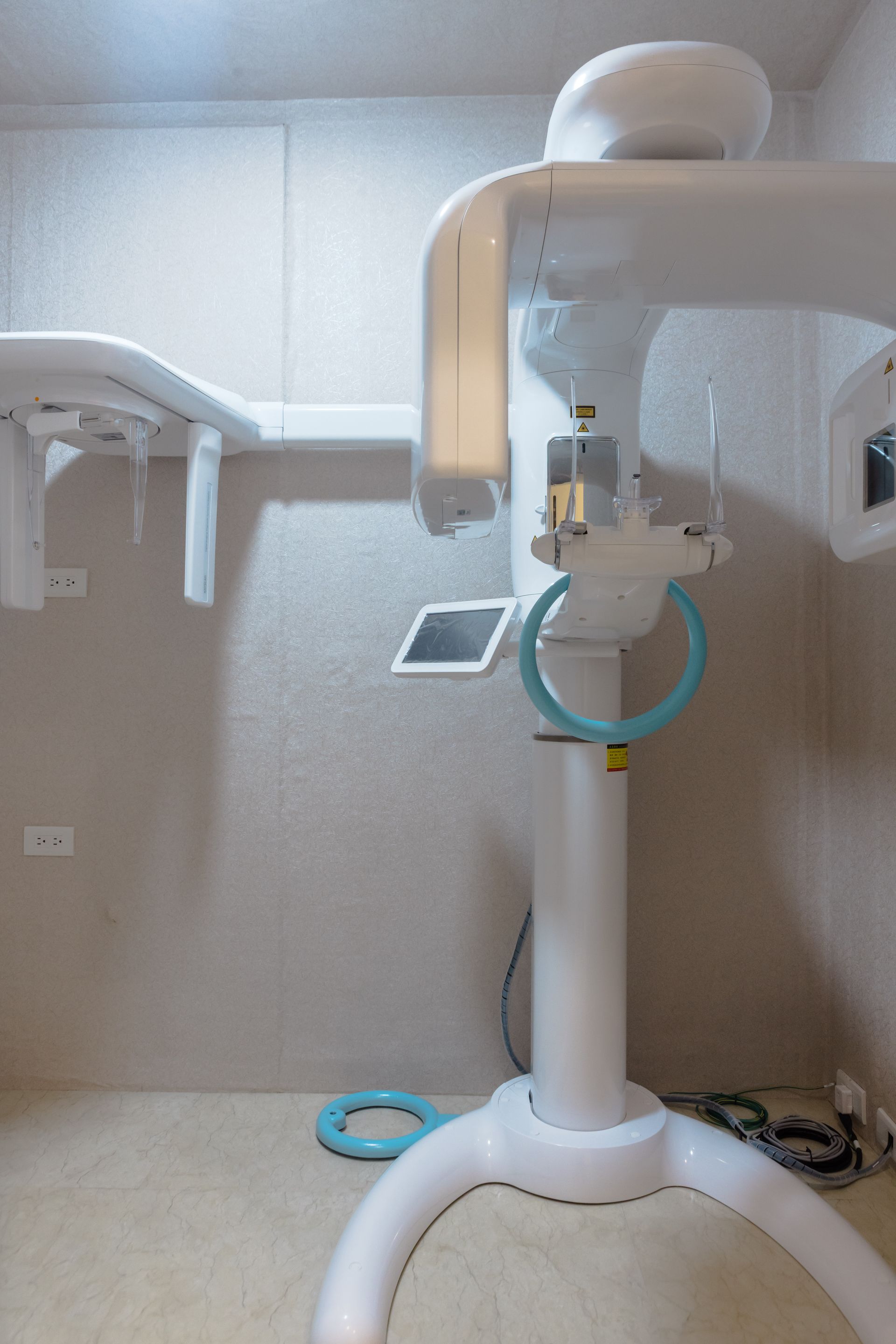 尊兆牙醫診所中的70µm 高解析根管斷層掃描儀器
