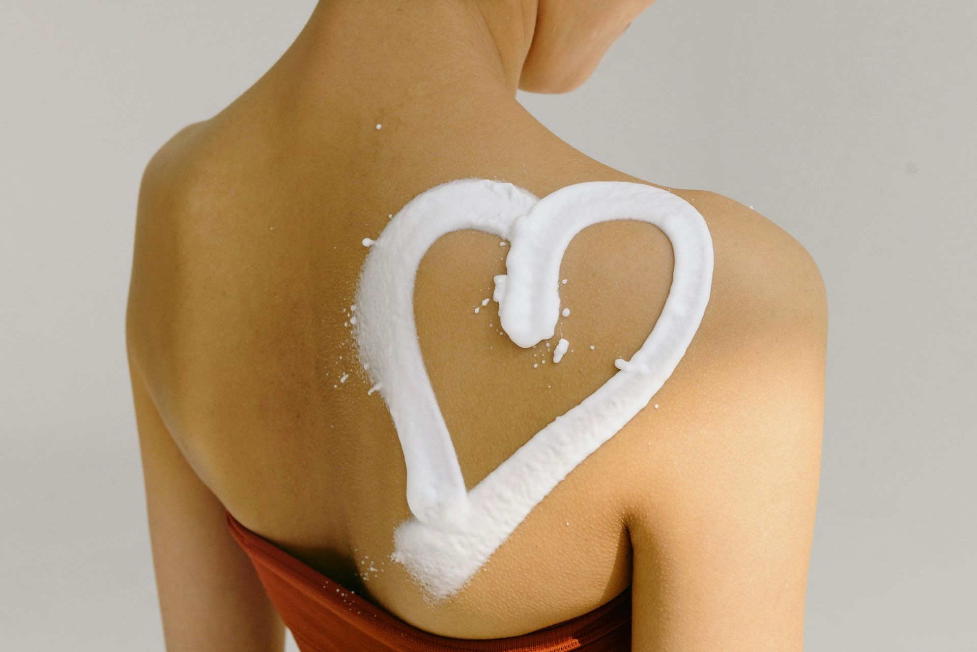 Een vrouw heeft liefde voor haar huid.