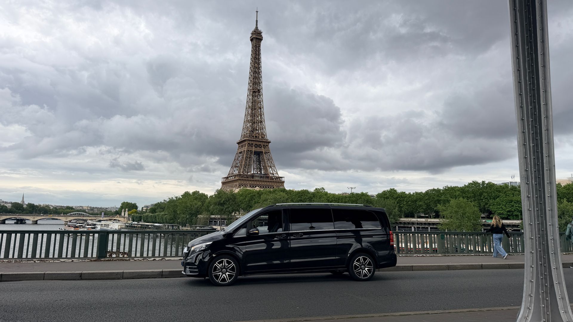 Private chauffeur car service  amsterdam to paris france service amsterdam
