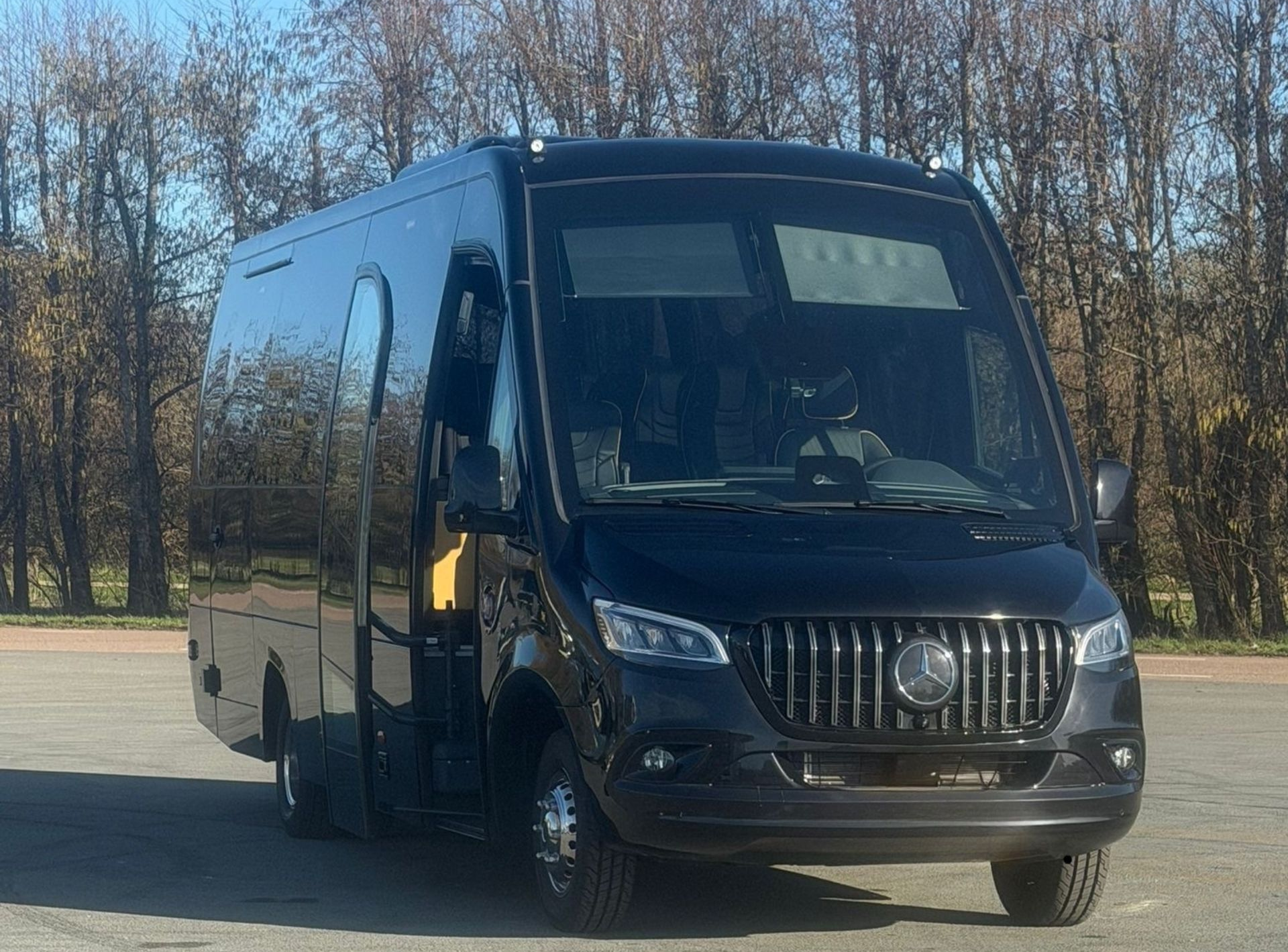 Mercedes Sprinter MiniBus  Images from: https://busfactory.eu/mercedes-benz-sprinter-519-xxl-20-person-tourist-line#gallery-item-16