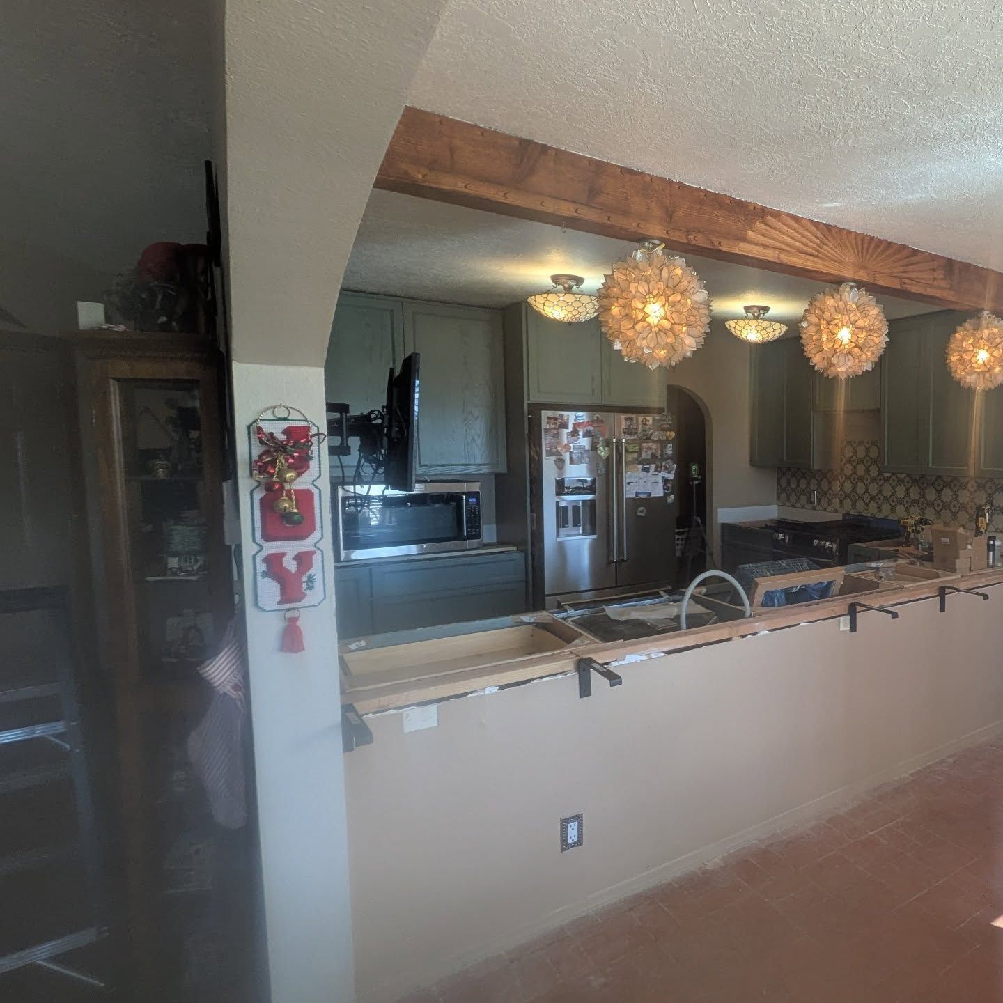 A kitchen with a sign on the wall that says rice