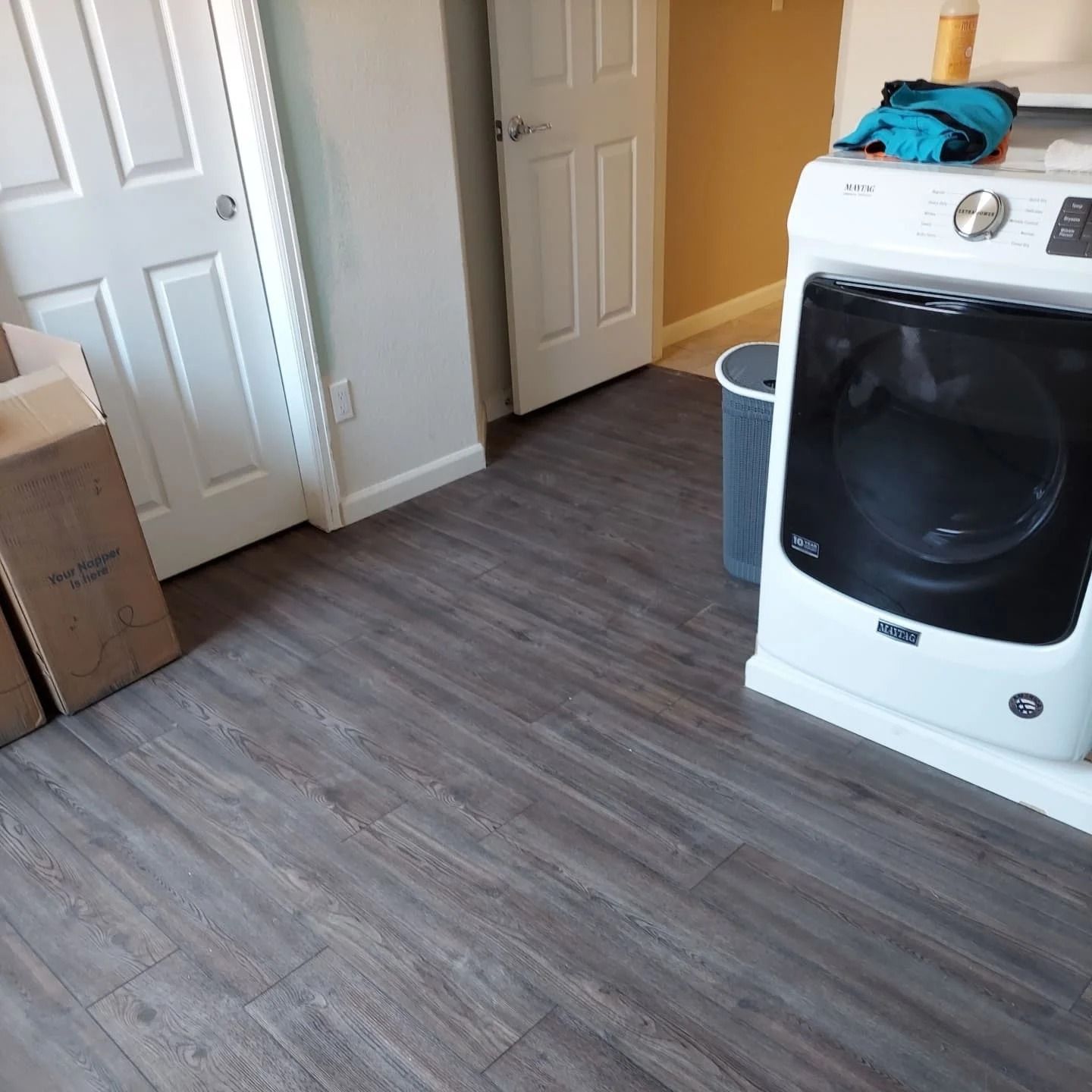 A washer and dryer are in a laundry room.