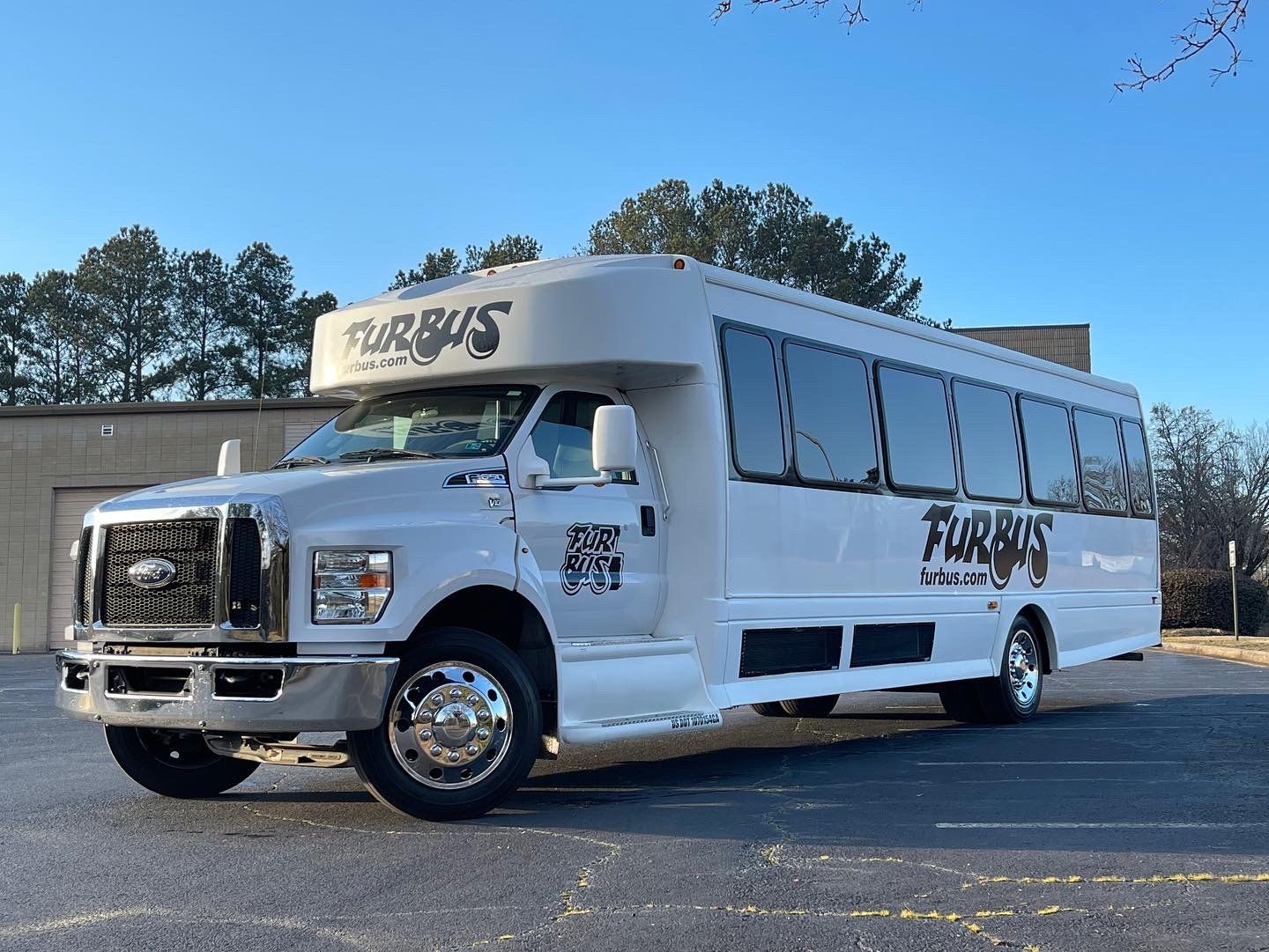 THE FOX 20-30 PASSENGERS