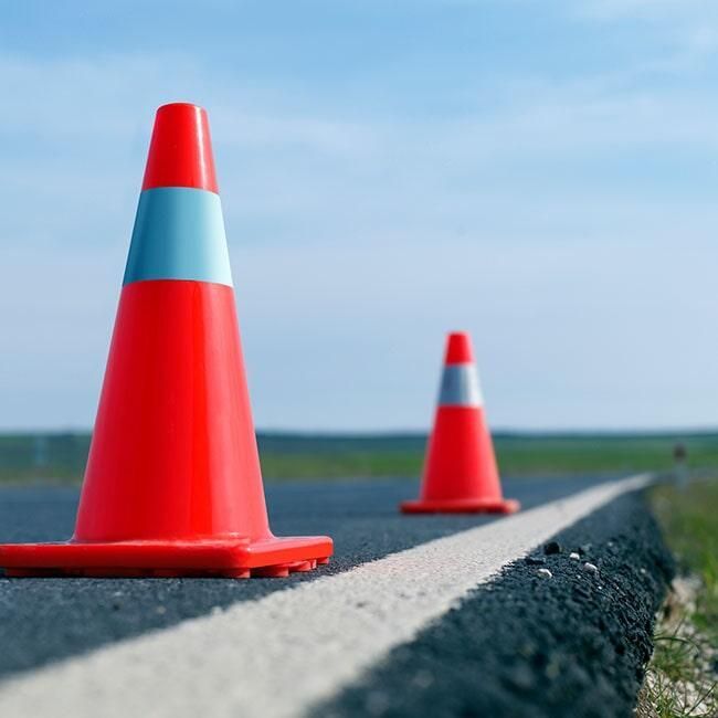 MC INDUSTRIAL - Conos y postes de tráfico