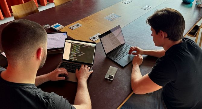 Das Team von MarModify arbeitet an einer Website welche sich ein Kunde erstellen lässt