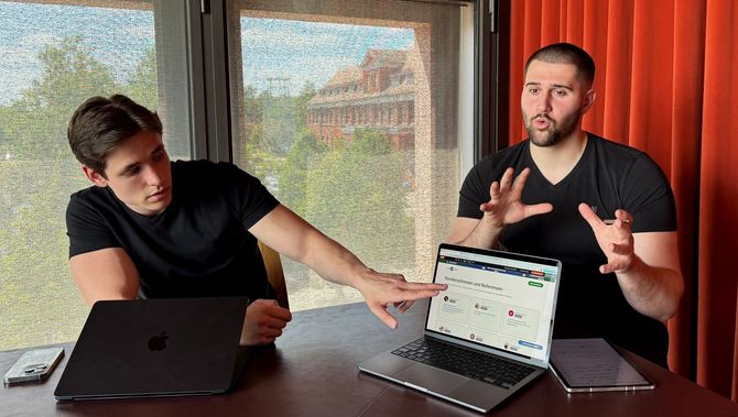 Das Team von MarModify zeigt wie der Prozess aussieht, sich eine Website erstellen zu lassen