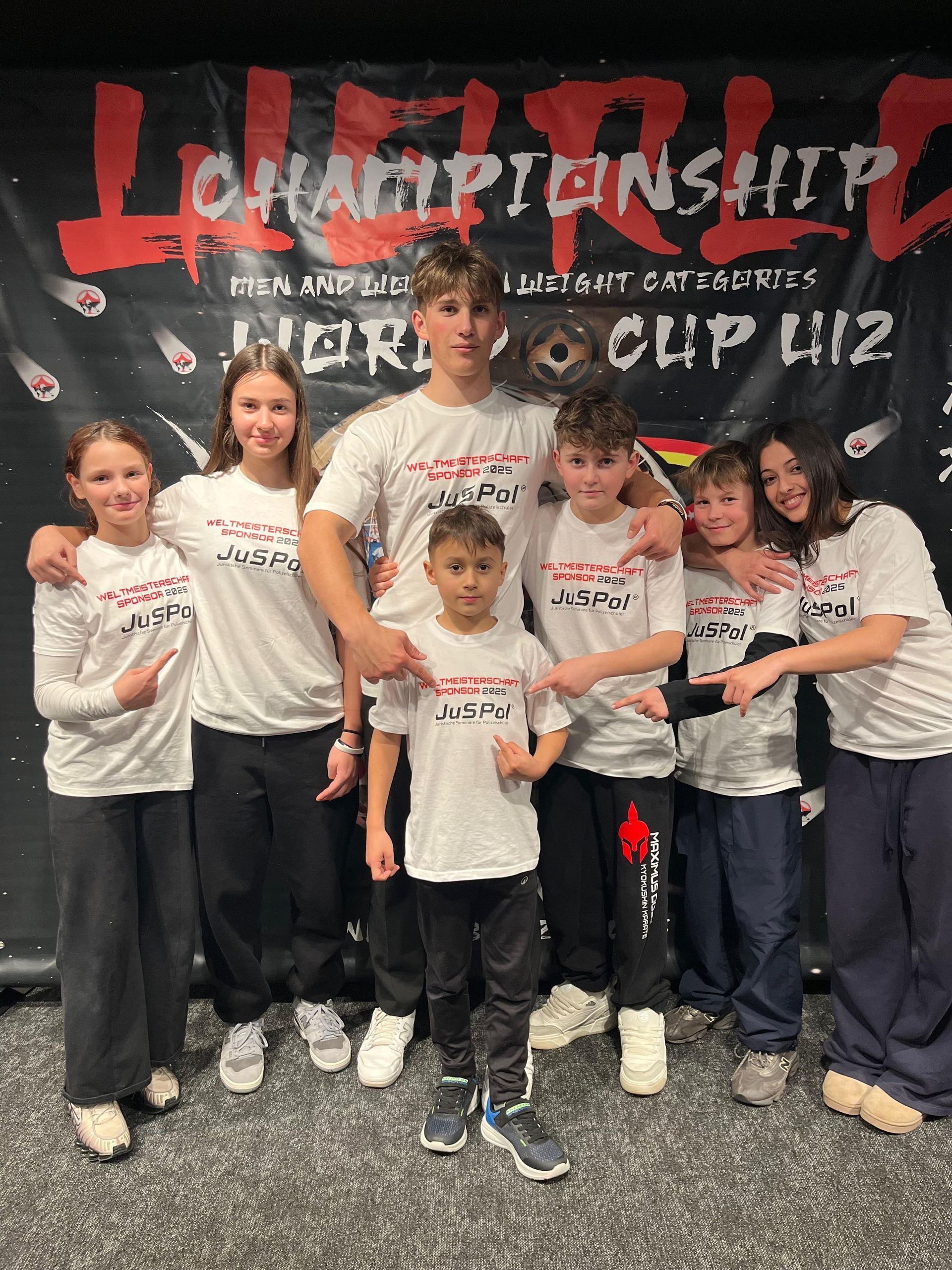 Junge Karatekas beim Weihnachtsturnier