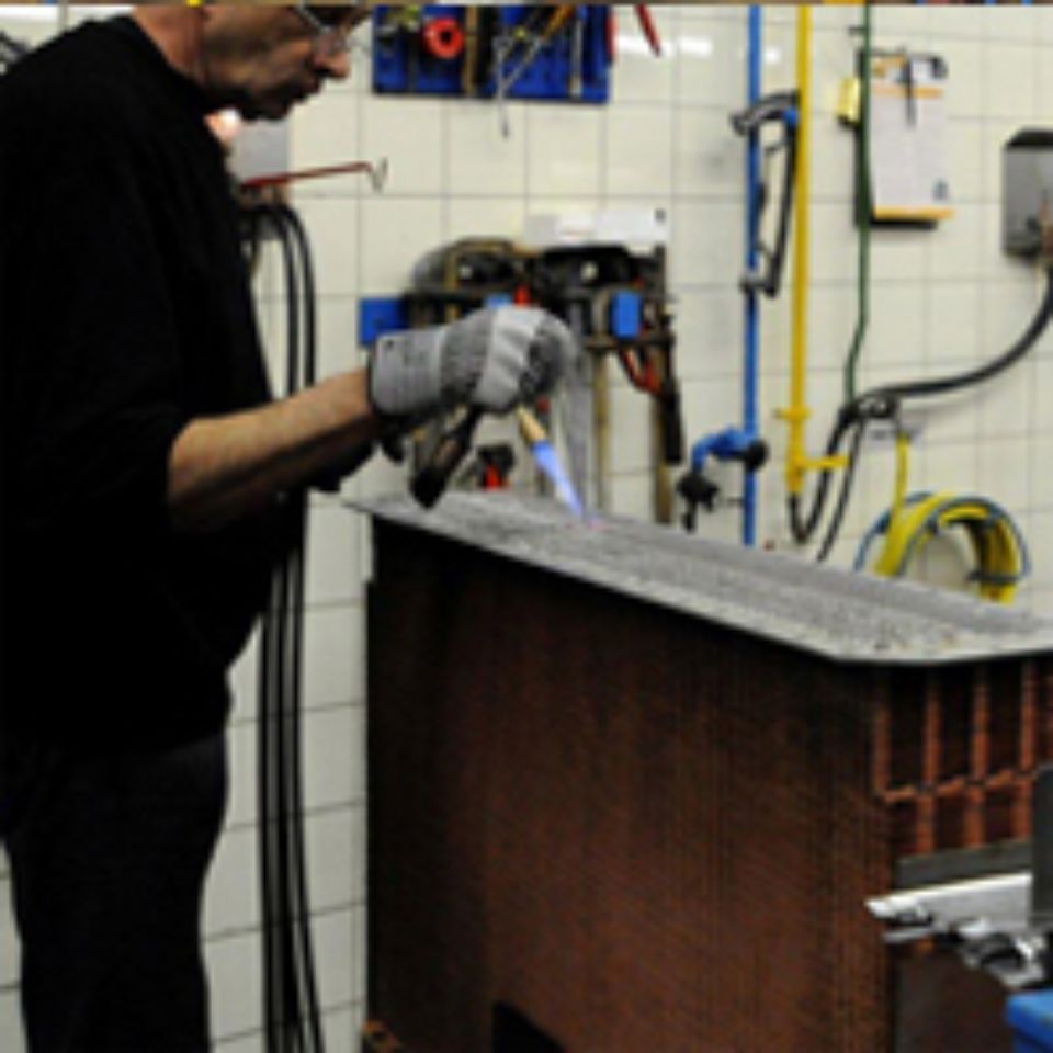 Riparazione radiatore per autoveicoli