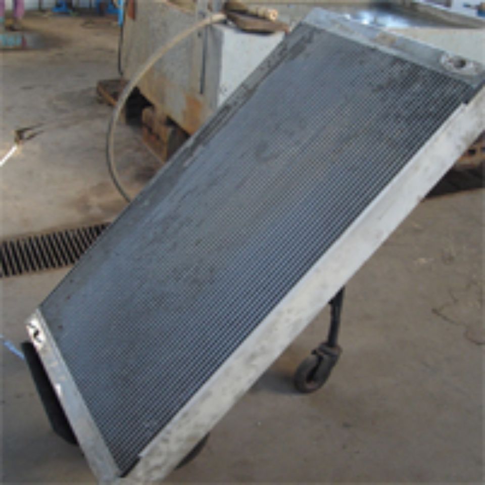 Elemento radiatore per mezzi