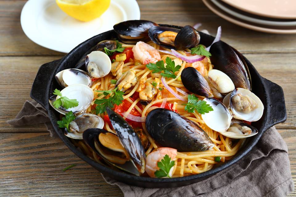 spaghetti con cozze e vongole