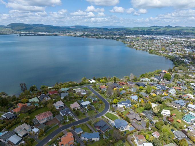 Inspector Checking the House Siding — Auckland, NZ — The New Zealand House Inspection Company