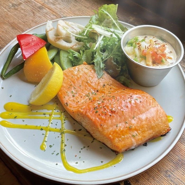 Grilled Salmon Lunch