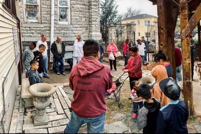 A group of people are standing outside of a building.