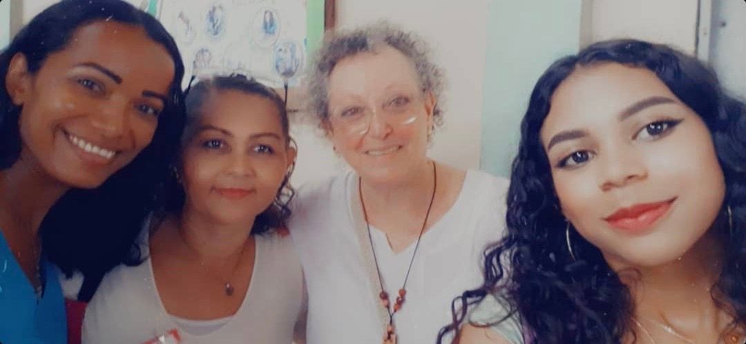 A group of women are posing for a picture together.