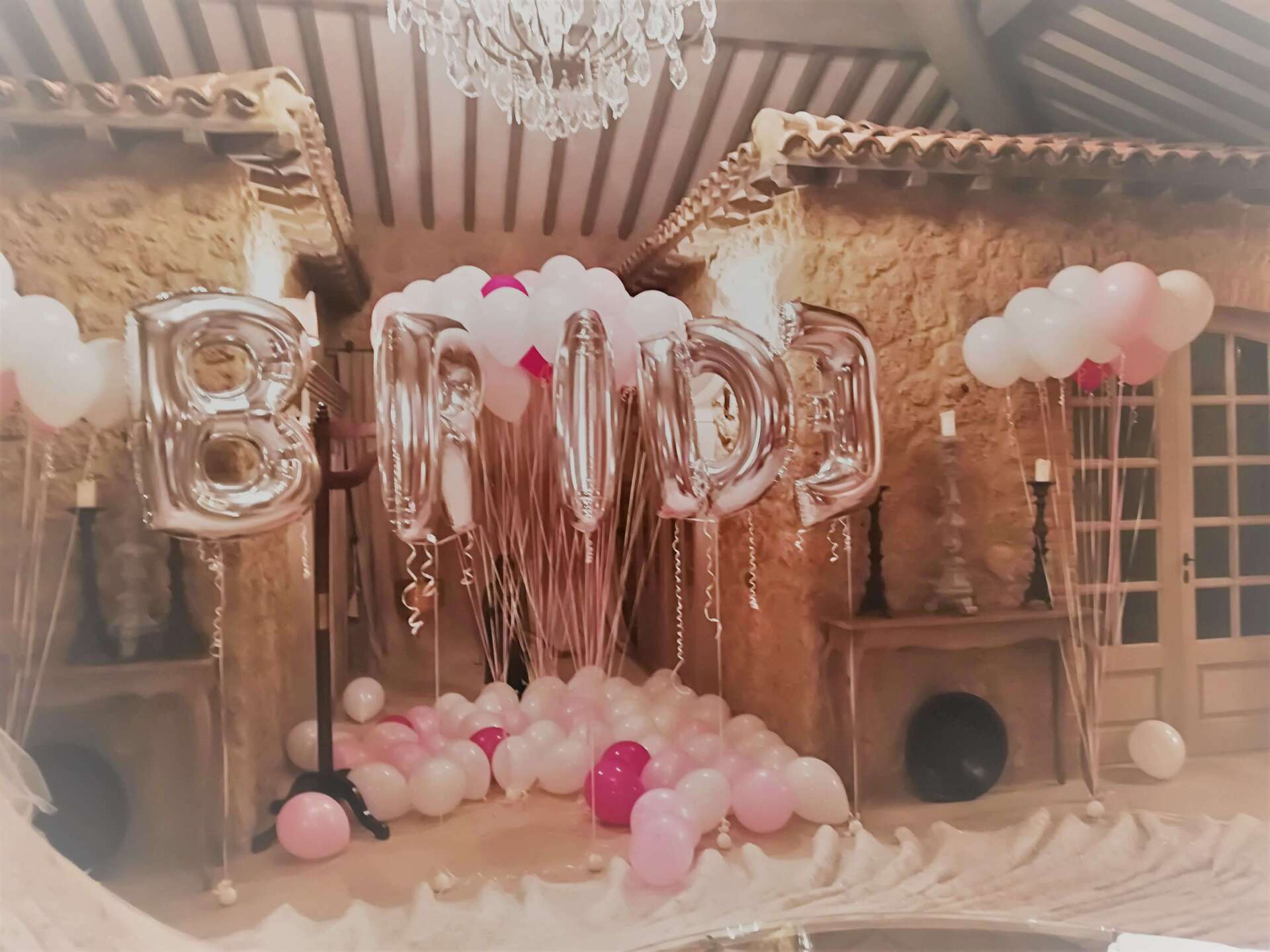 Allestimento di palloncini per feste