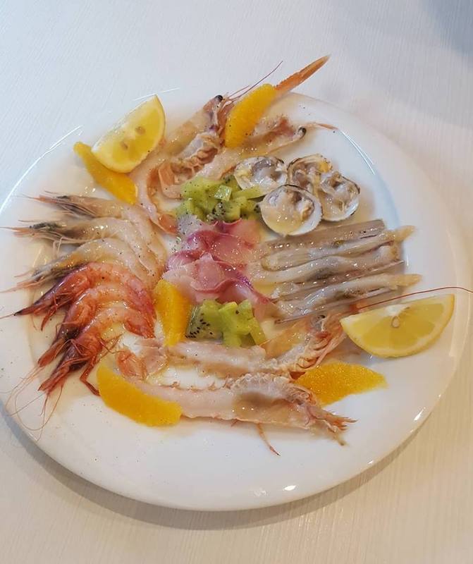 Gamberoni e crudità di mare