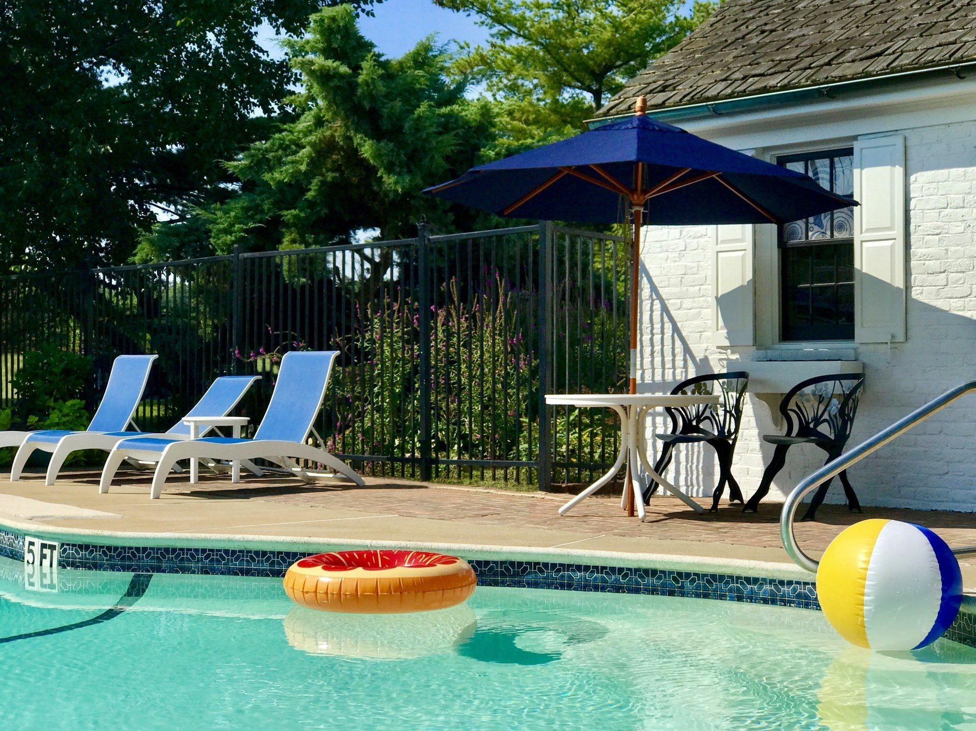Swimming pool with Inner tube, chairs and umbrellas