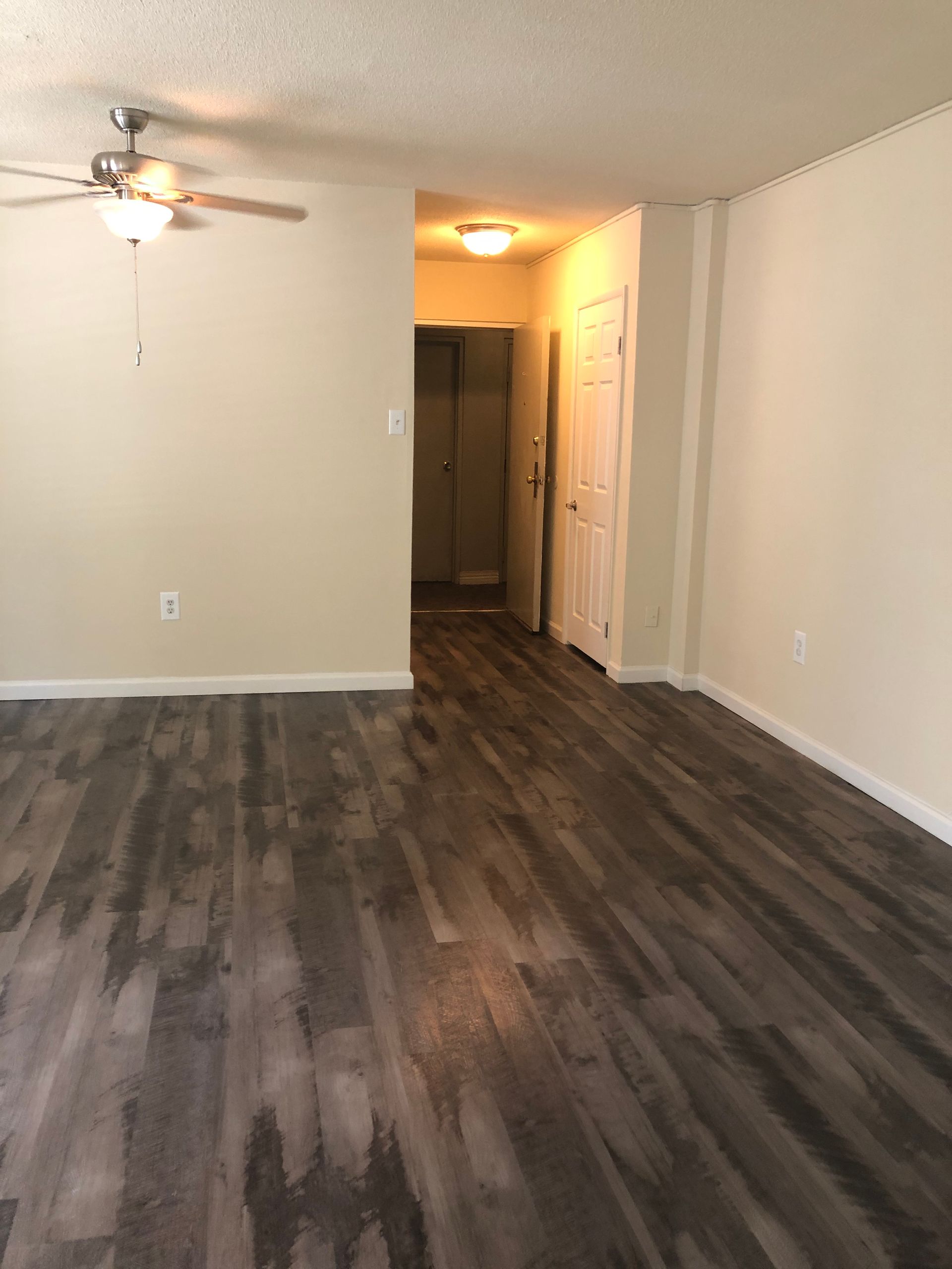 Royal Mace unfurnished room