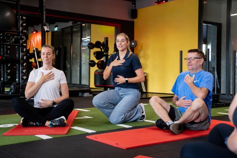 Medewerker Revital Fysio | Werk | Fit begeleidt een groepsles