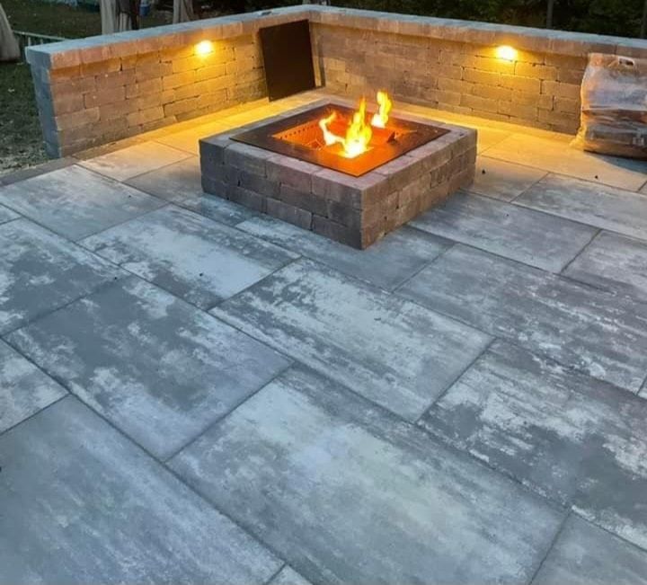 A fire pit is sitting on top of a patio.
