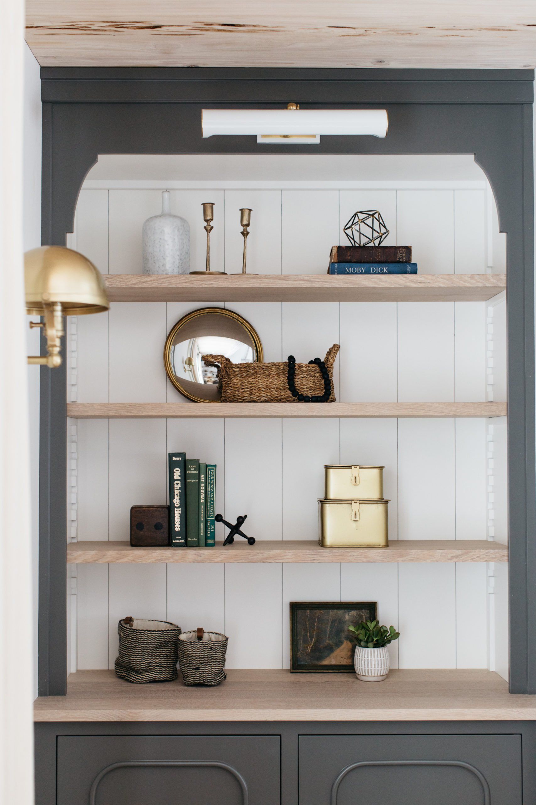 Gray Shelf — Forrest, IL — Knapp Kitchens