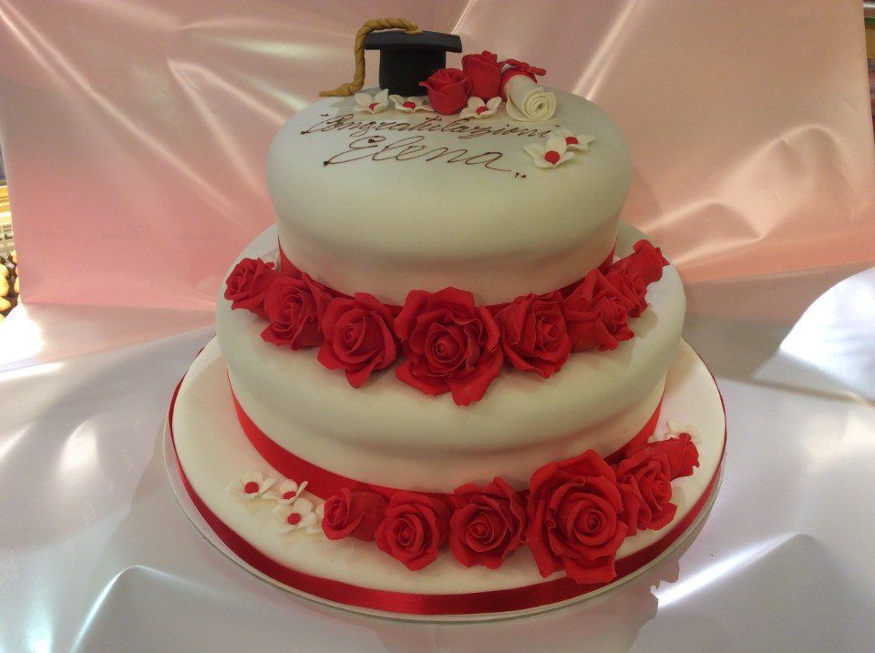 Torta di pasticceria multistrato
