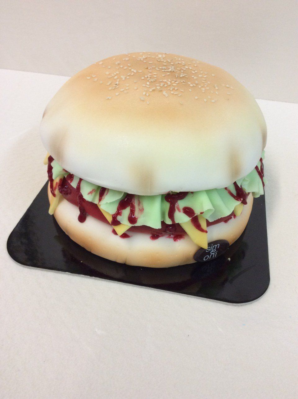 Torta di pasticceria a forma di hamburger