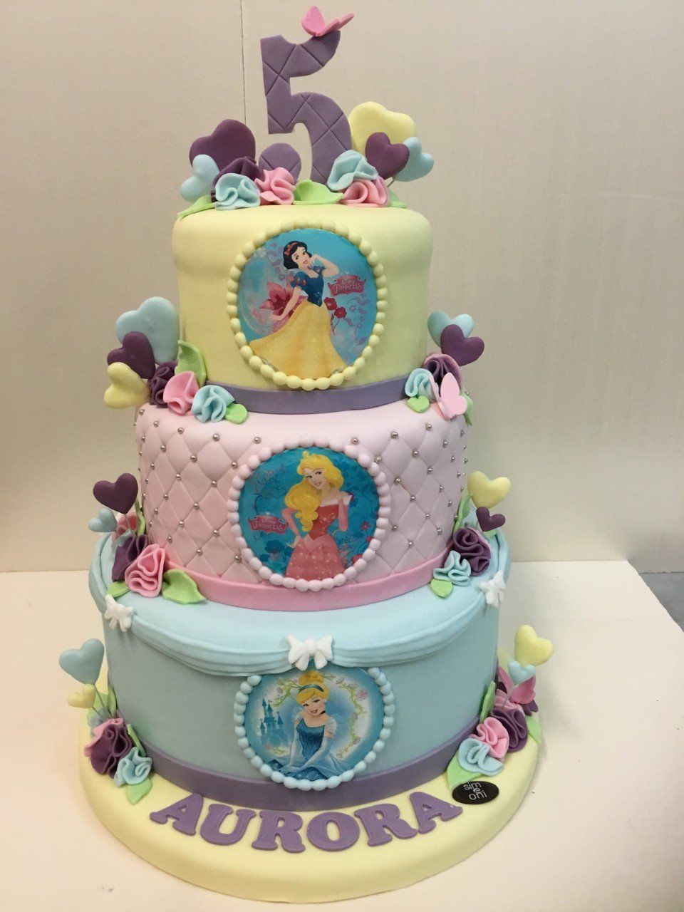 Torta di compleanno multistrato
