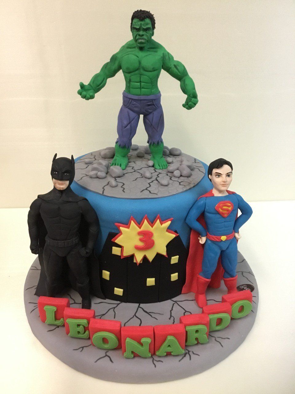 Torta personalizzata con supereroi