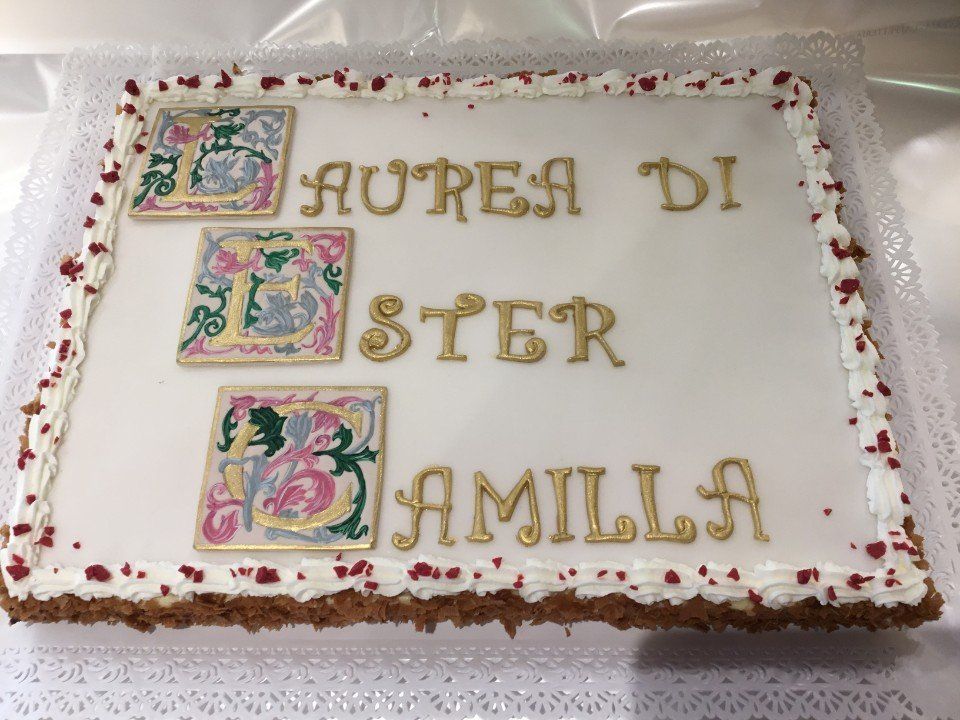 Torta per festeggiare la laurea