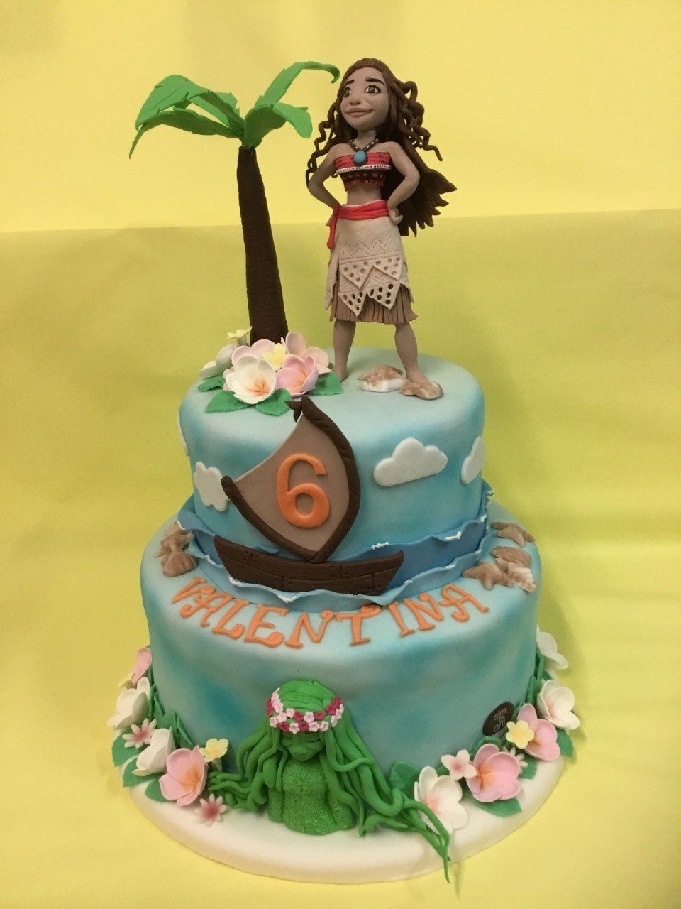 Torta di compleanno personalizzata con personaggio dei cartoni animati