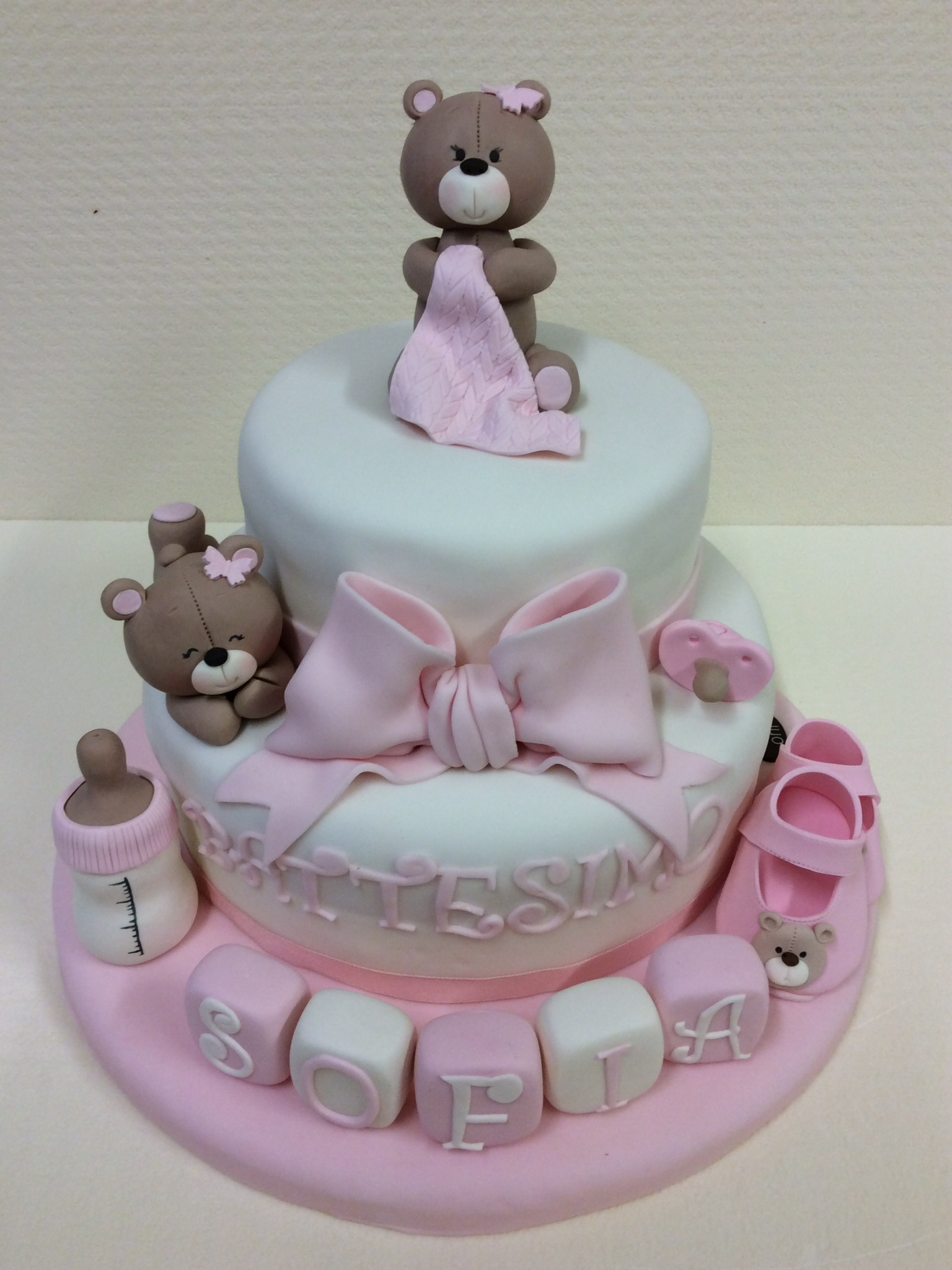 Torta con orsetti di zucchero