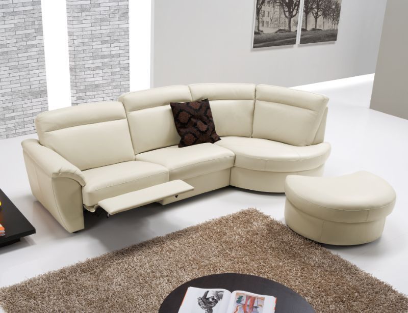 Divano con poggia piedi e poltroncina in coordinato