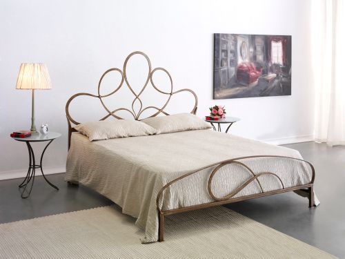 Letto matrimoniale in ferro con decori