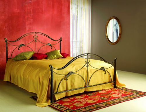 Letto matrimoniale stile classico con struttura in ferro