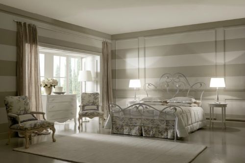 Letto con struttura in ferro forgiato a mano