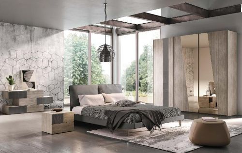 LETTO CON LAMPADARIO