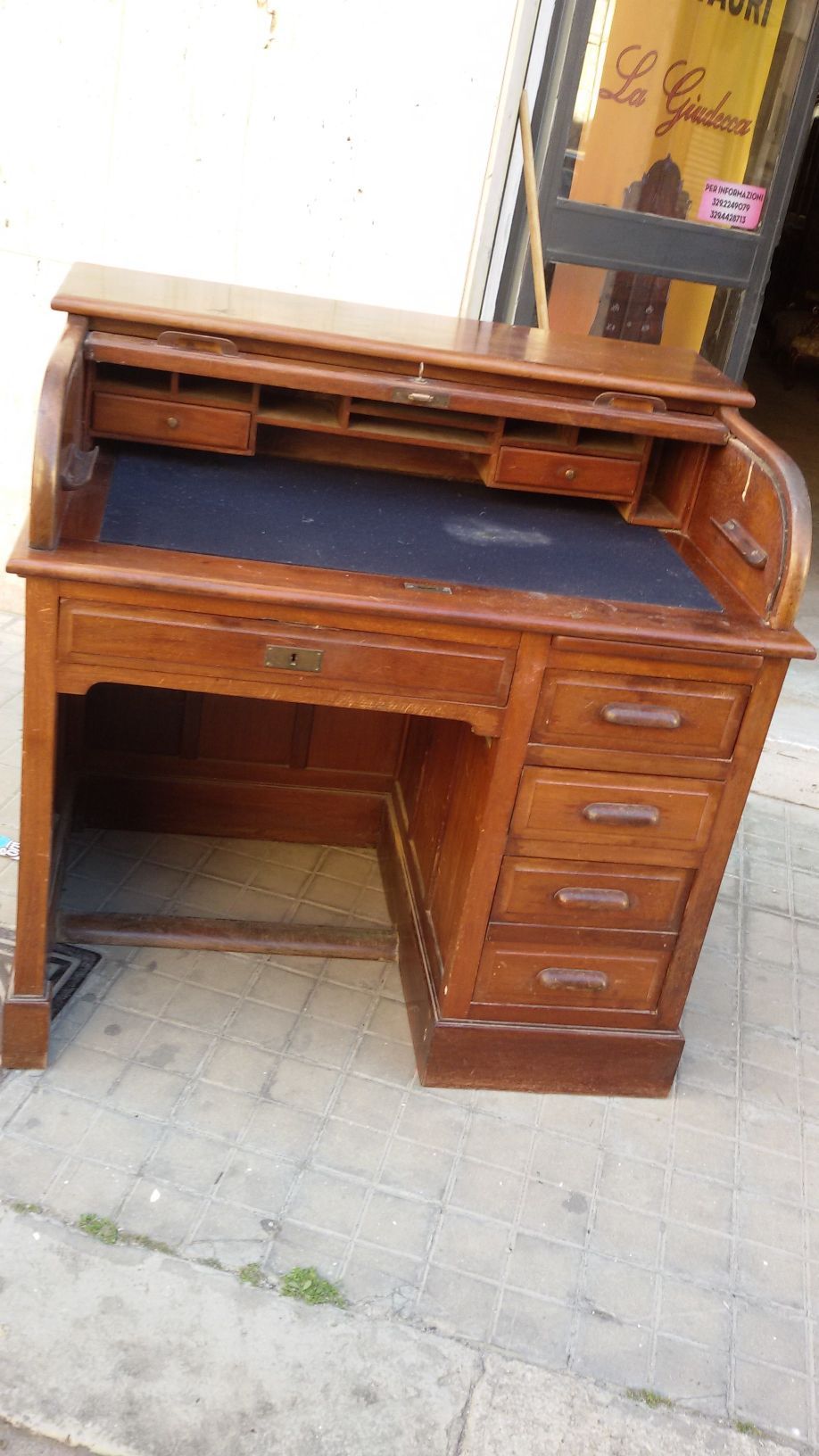 Scrivania antica