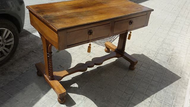 Scrivania antica