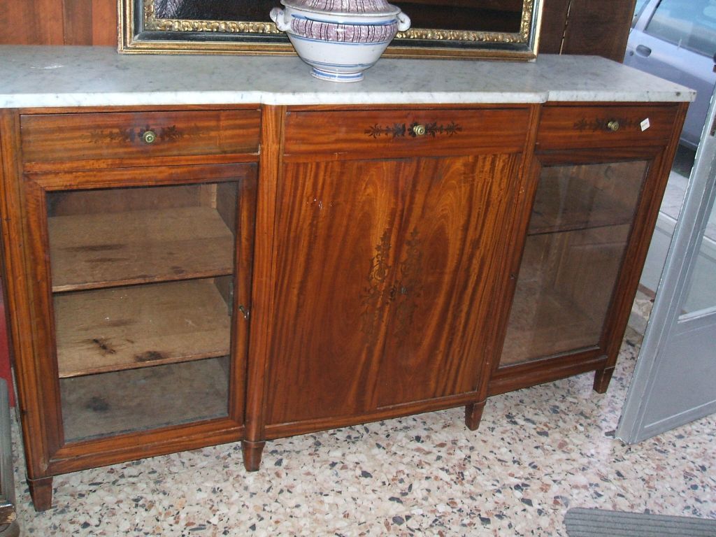 Mobile con vetri e cassetti