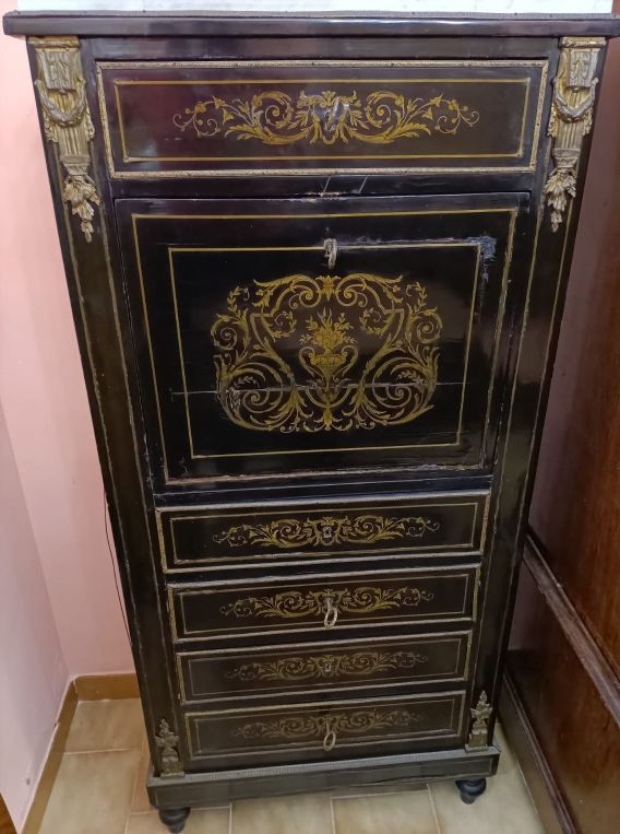 Mobile in legno antico