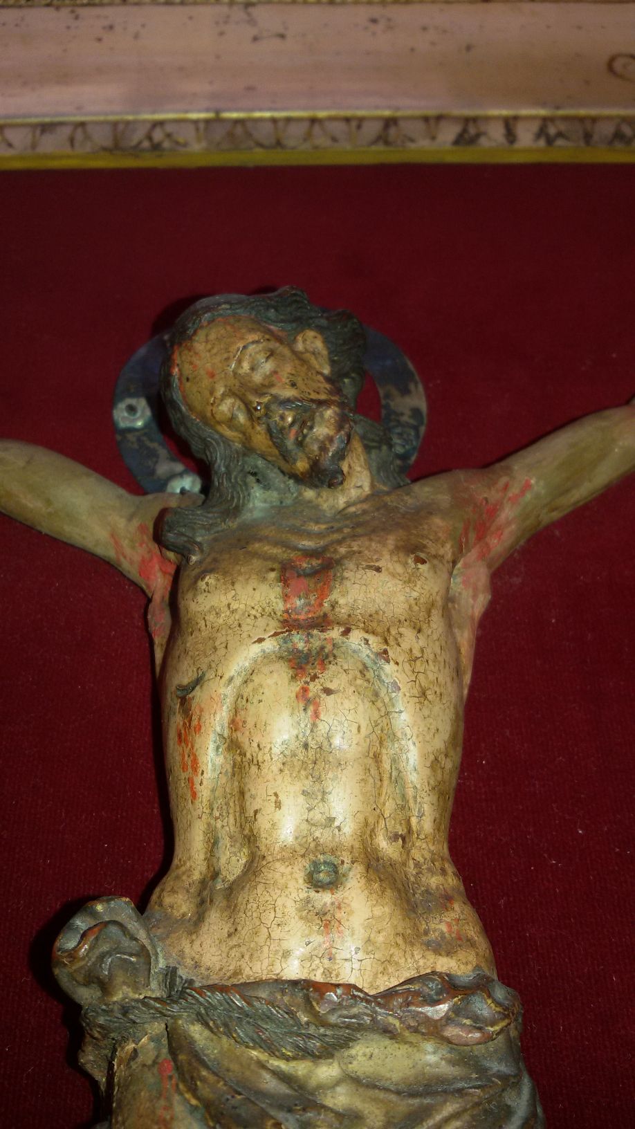 Statua Cristo in croce