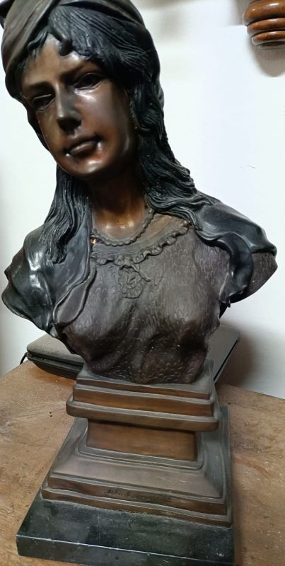 Statua di donna